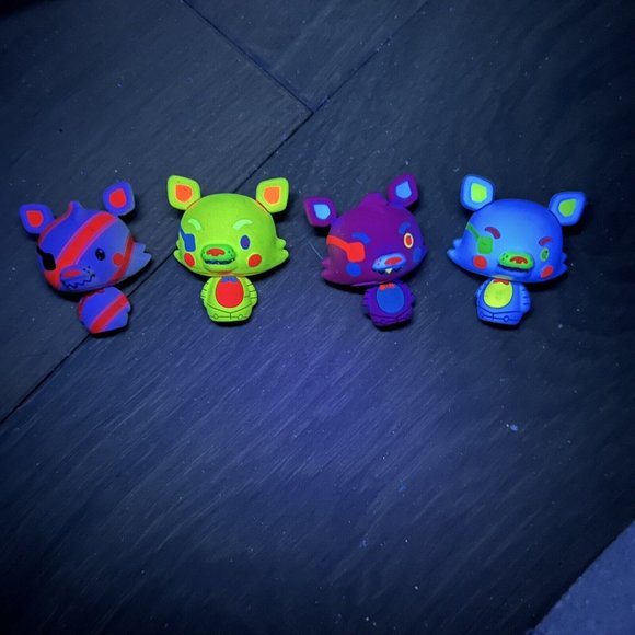 4 Funko Five Nights At Freddys Pint Size Blacklight Foxy Candy Cane Yellow Blue - Picture 2 of 11